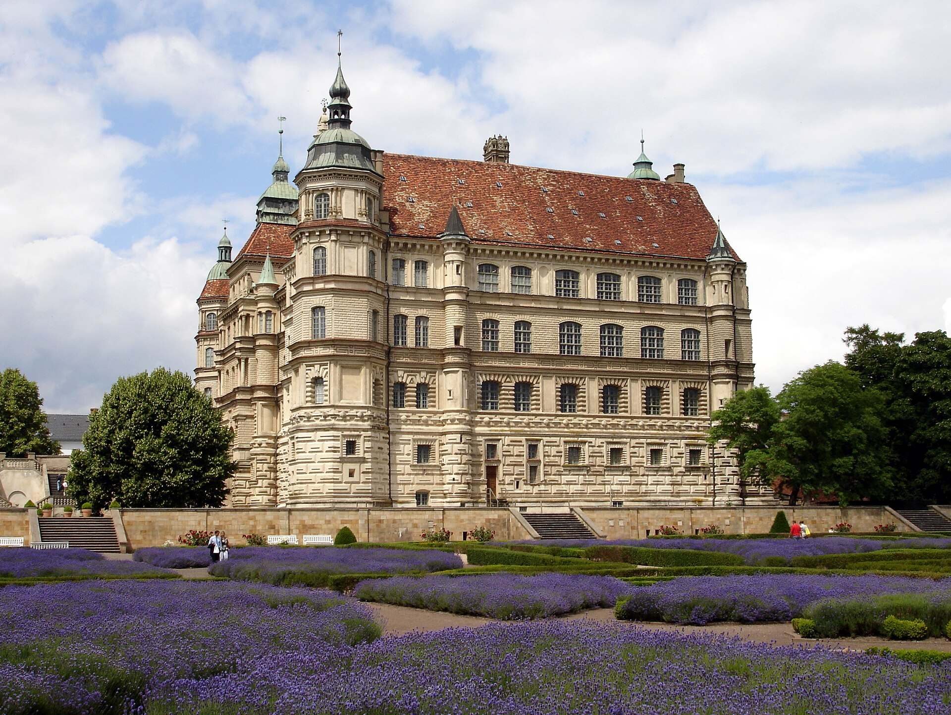 Renaissance-Schloss Güstrow mit Schlosspark